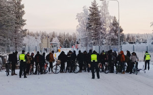 (影) 休想過來！芬蘭關閉與俄最後一個邊境點 阻止非法移民湧入鬧事
