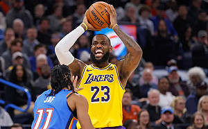 詹皇帶傷上陣轟21分 雷霆133：110痛宰湖人