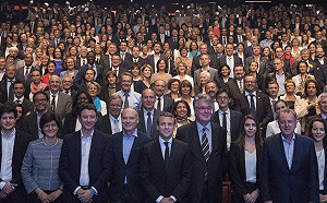 馬克宏紅不讓  領軍前進黨稱霸法國會首輪選舉