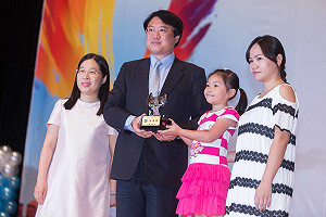 驪歌響起　基隆354位畢業生獲頒金鷹獎