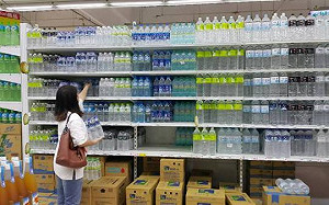 雨下不停民生用品大搶購  量販備貨連香蕉都有