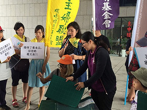 毒桌墊退出校園　中市府：落實檢驗機制