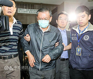 涉違法放貸案 永豐金總座游國治500萬元交保低調