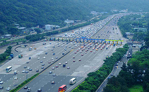 暴雨開車要小心！高公局傳授5招保平安撇步