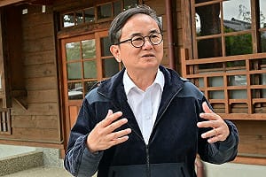 欲七度參選慘遭綠營支持者圍剿！ 劉櫂豪回應了