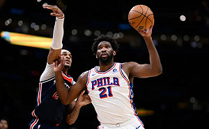 Embiid狂砍賽季新高50分　76人險勝巫師