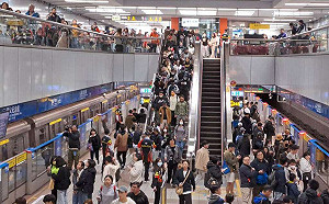 「亞錦賽＋耶誕城」登場！板南線縮短班距 北捷散場規劃一圖看