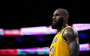 James出場22分鐘就狂轟30分！引名宿熱議