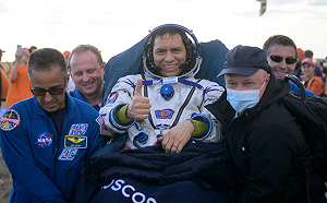 NASA 太空人洗清「偷吃」嫌疑 ! 太空站尋獲失蹤 8 個月番茄 