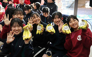 旗山香蕉直送京都  「橘色惡魔」嗨喊：謝謝高雄！高雄見！  