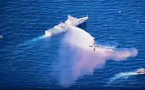 「聖誕補給」衝突畫面曝光! 先黃岩島、後仁愛礁 難忍中艦水砲攻擊 菲船展開衝撞