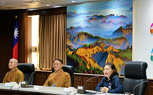 非洲「阿彌陀佛關懷中心」慧禮法師率院童拜會高市府 