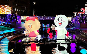 台中耶誕嘉年華試點燈 熊大兔兔「珠寶盒劇場」燈光秀首度展演