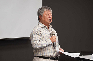 專論》為「左詩右史」的陳竹奇喝采