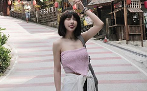 峮峮「粉色平口衣」太火辣！網暴動：快用照片洗版