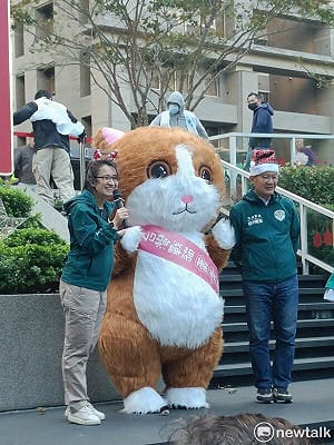 台灣戰貓遇上快樂貓 美琴阿姨萬堅叔叔共同為孩子說故事