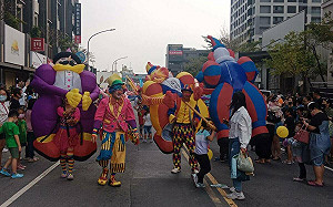 地產商回饋鄉里  耶誕公益嘉年華義賣白玉蘿蔔助弱勢