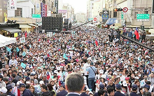 柯文哲｢只擺1800張椅子喊萬人到場｣ 張禹宣：柯米巴原蟲能屈能伸!