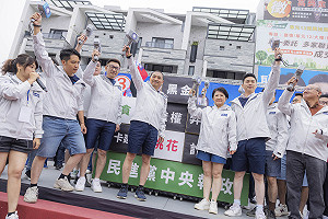 台中競總成立 侯友宜穿短褲笑稱：愛美不怕流鼻水