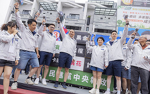 台中競總成立 侯友宜穿短褲笑稱：愛美不怕流鼻水