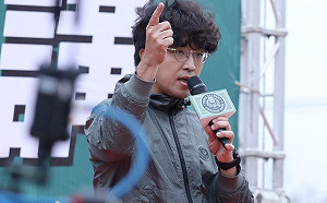 沈伯洋遭檢舉「腳踏車」違停！網笑：人生最大的污點！「我們回去再講」