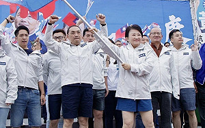 盧秀燕發起「勇腳接力」  張清照穿短褲「露勇腳」挺侯康　