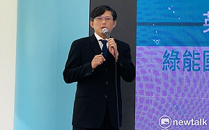 看黃國昌｢胯頂柯文哲人偶｣郝明義：他始終不知自己令人遺憾是什麼