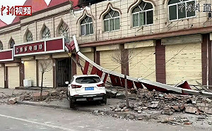 中國地震釀 131死! 官方稱搜救行動結束 餘震4百多次 居民不敢進屋