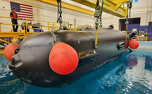「虎鯨」入列！波音交付美國海軍首艘超大型無人水下航行器
