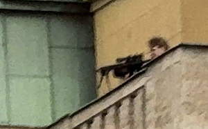 (影) 最新畫面曝光！布拉格查理大學校園槍擊 兇嫌殺父後再隨機槍殺學生