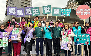 不懼寒流 陳時中陪同吳思瑤、王世堅站路口拜票「拚8席全上」 