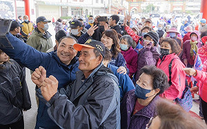 回防嘉義車掃拜票 侯友宜：人親土親 嘉義人會疼惜家己人