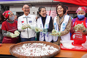 「神力女超人」暖流冬至發威 許淑華高雄搓湯圓挺黃柏霖