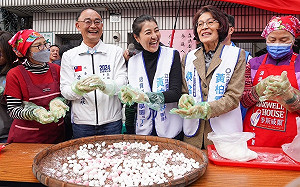 「神力女超人」暖流冬至發威 許淑華高雄搓湯圓挺黃柏霖