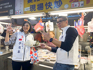 連勝文陪同掃黃昏市場 李眉蓁更添勝選信心