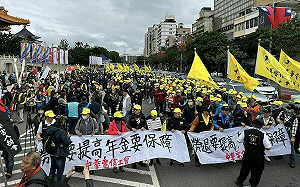 工鬥遊行批3位總統候選人勞動政見 其中「他」被批最傲慢