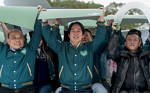 環島回故鄉！賴清德允建首都圈環狀線 蘇貞昌、楊雅喆現身陪拼字