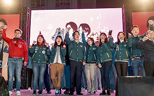 觀察》4天3夜環島！支持者抗寒流只為打氣 賴清德點滴心頭塞暖暖包