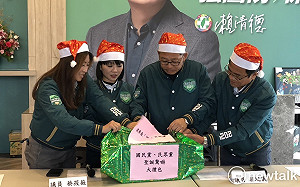 推出藍白聖誕「驚嚇」大禮包  賴蕭競總：禮包成真成最大惡夢