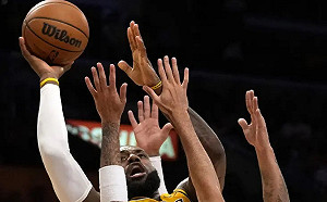 LeBron將39歲仍未退化　湖人擊敗黃蜂