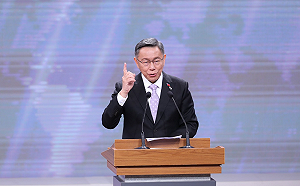 總統候選人辯論會落幕 黃偉哲：柯文哲蹭綠搶藍