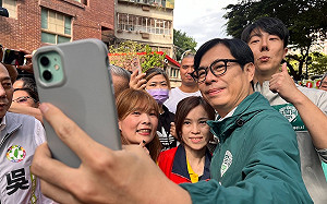 「靈魂歌手」陳其邁超人氣席捲北北桃　1日6輔選行程獲跨世代支持