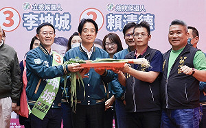 賴清德、李坤城提前陪三重鄉親跨年：守護台灣才能守護中華民國