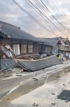 日本石川縣7.6強震 道路龜裂、3萬6000戶停電