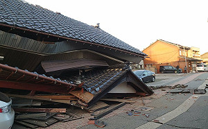 (影) 山體滑坡影片嚇壞人！日本能登又4.1級地震 目前累計已91死179失蹤