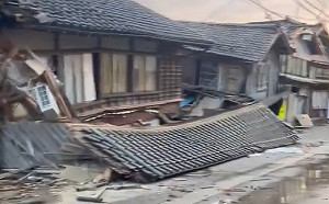 日本石川縣7.6強震 道路龜裂、3萬6000戶停電