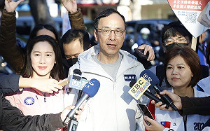 呼籲中間選民理性思考 朱立倫批民進黨「用抹黑選舉」 