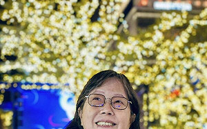 柯粉跑名人臉書留言「盼發新聞稿挺柯」作家廖玉蕙秒拒：絕不投柯先生！