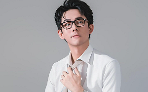 阿滴穿西裝化身「禁慾系男神」！網暈船：是王子