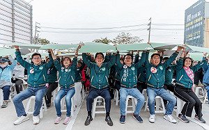 唐復年觀點》總統大選決戰中台灣 鐘擺會盪到綠或藍或白？